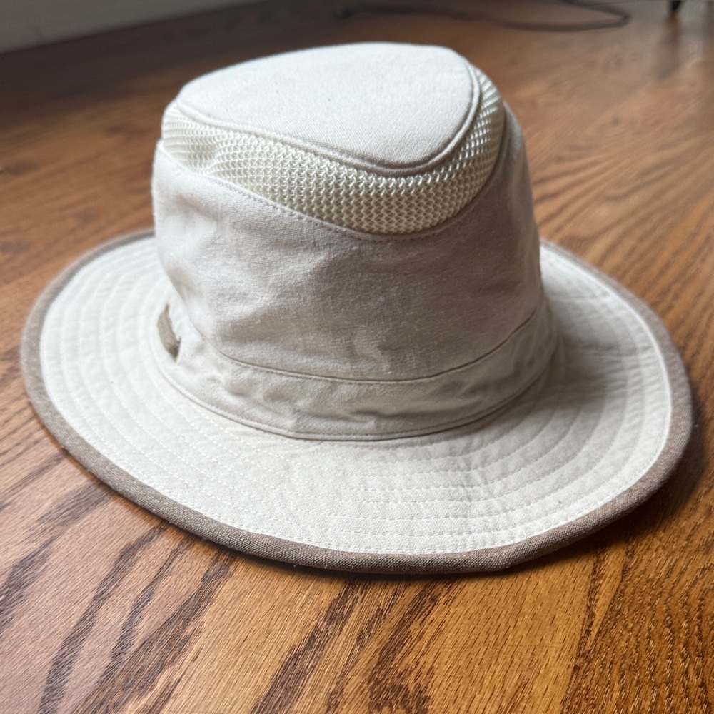 Tilley Safari Hiking Sun Hat for Women size 7 1/4.